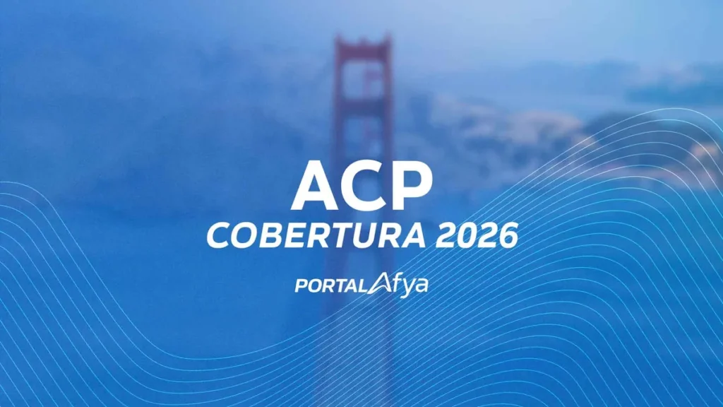 Médico analisando resultados de IA com paciente em sala de consulta