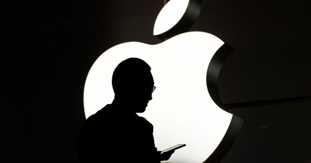 Executivo da Apple pondera sobre o futuro da inteligência artificial em um laboratório